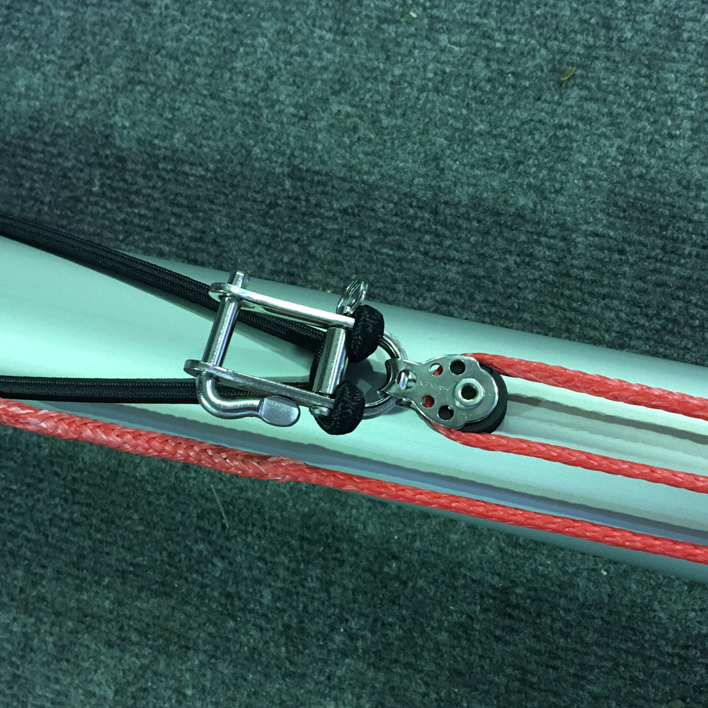 ILCA clew shackle with block